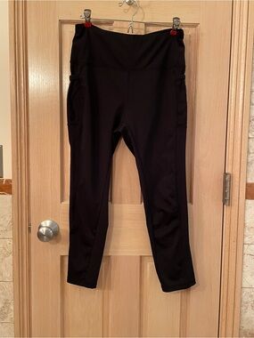 Adrienne Vittadini High-Rise Black Active Leggings with Side Pockets